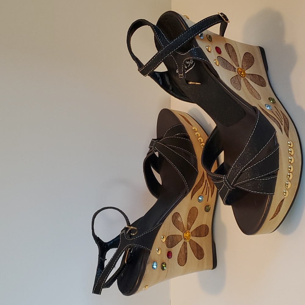 Leather Sandals wood Wedge with flower rhinestones  desigh size6